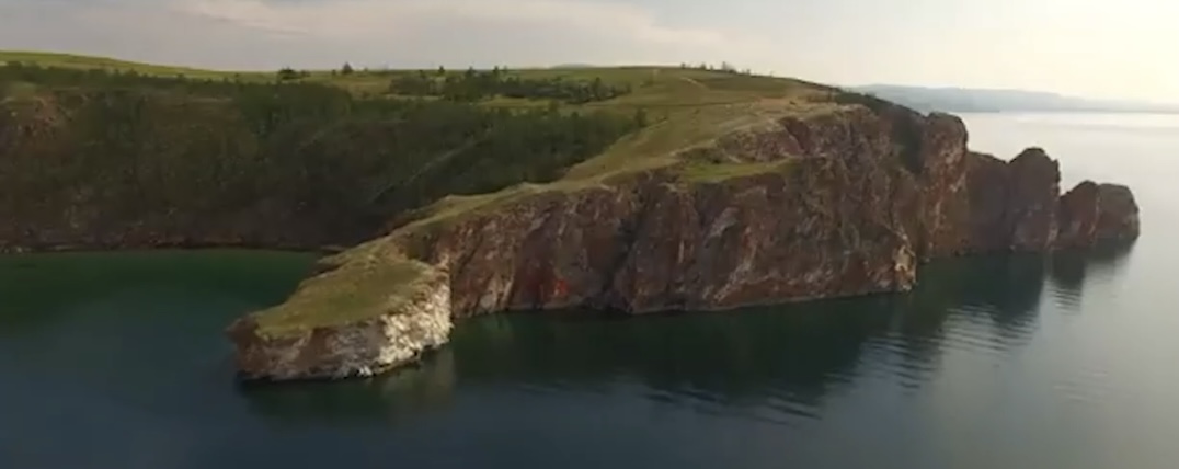 На скалах острова Ольхон начали делать подвесные мосты