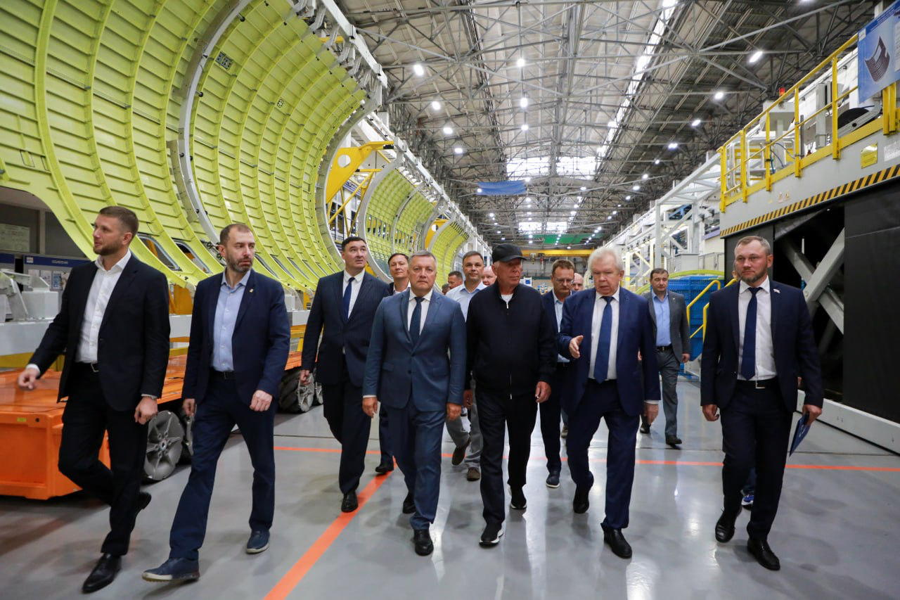 Чемезов и Кобзев посетили Иркутский авиазавод