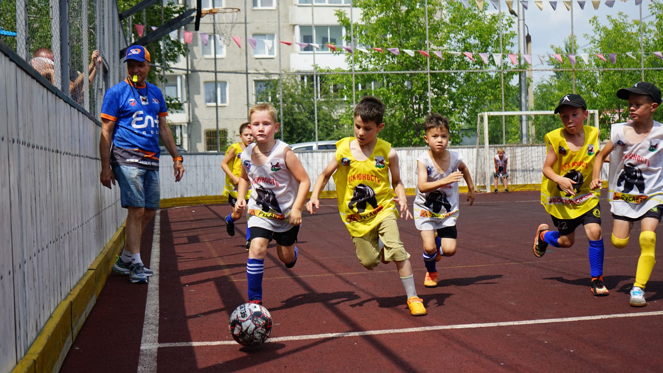 Спикер Думы поздравил финалистов турнира по дворовому футболу в Университетском