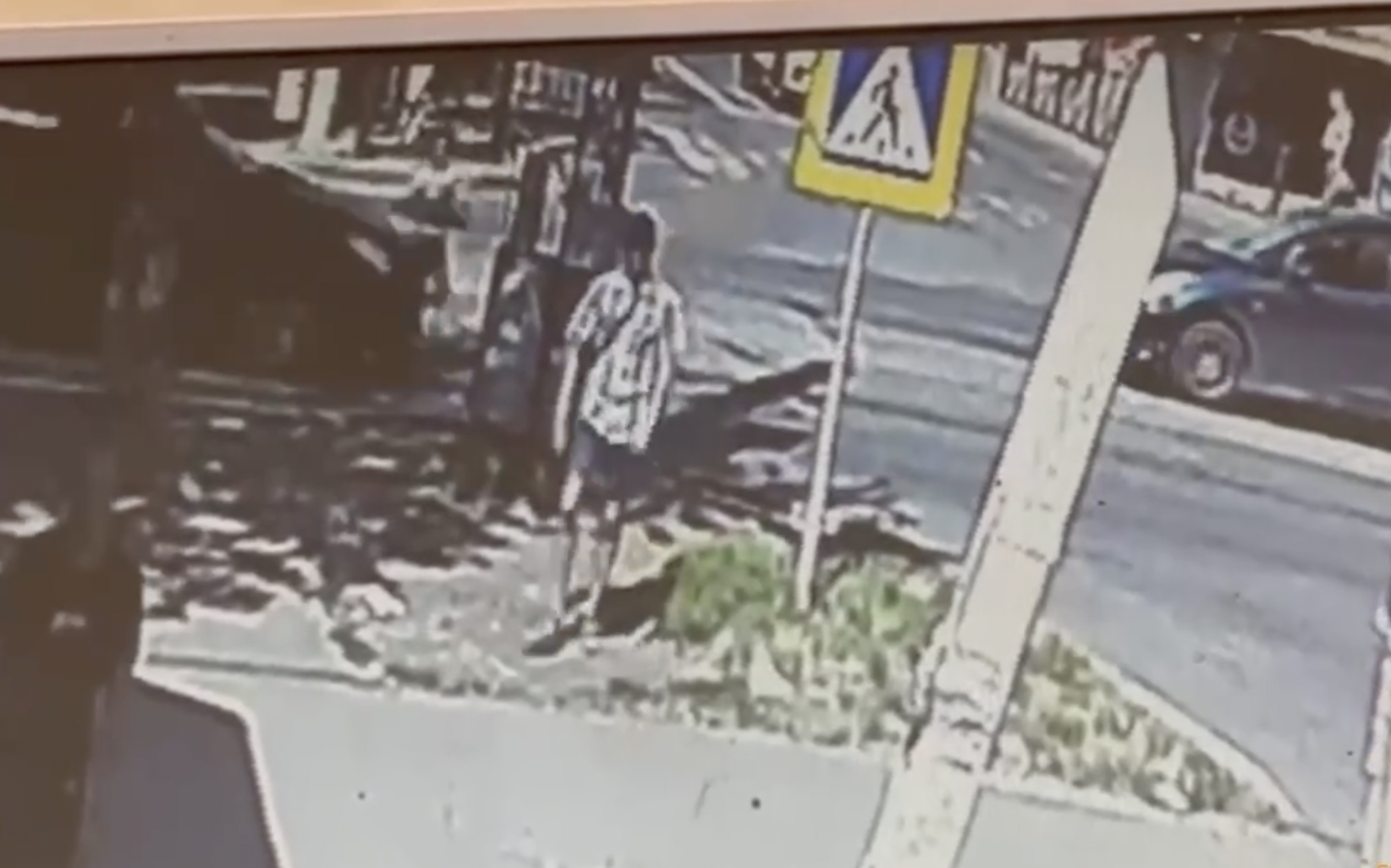 Водителя, сбившего ребенка на переходе, ищет полиция в Иркутске (видео)