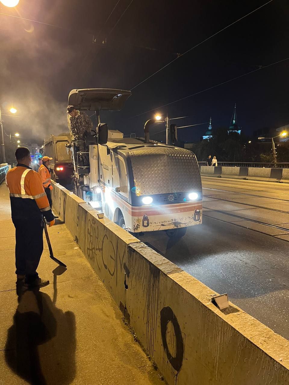 Глазковский мост в Иркутске восстанавливают большими асфальтовыми картами