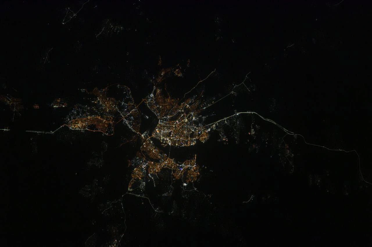 Космонавт Иван Вагнер опубликовал снимок ночного Иркутска с орбиты Земли