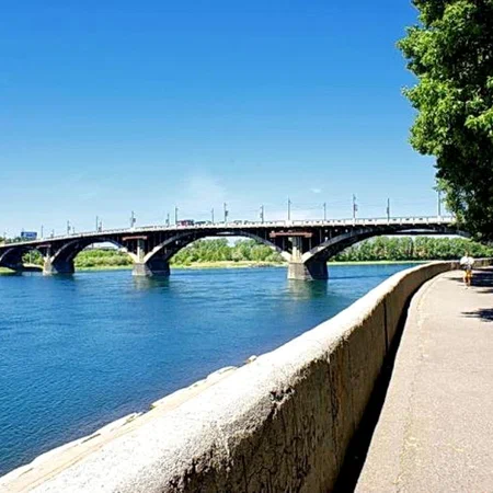 На бульваре Гагарина в Иркутске меняют тротуар