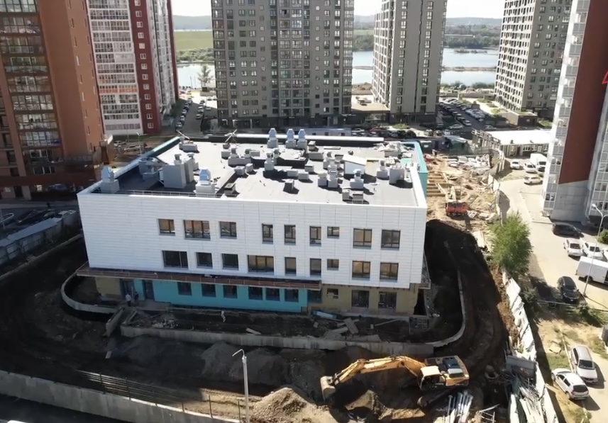В Иркутске заканчивают строительство детского сада в Лисихе