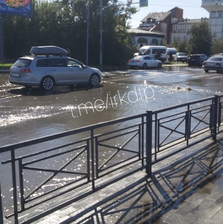 Природоохранная прокуратура проводит проверку из-за прорыва канализации в центре Иркутска