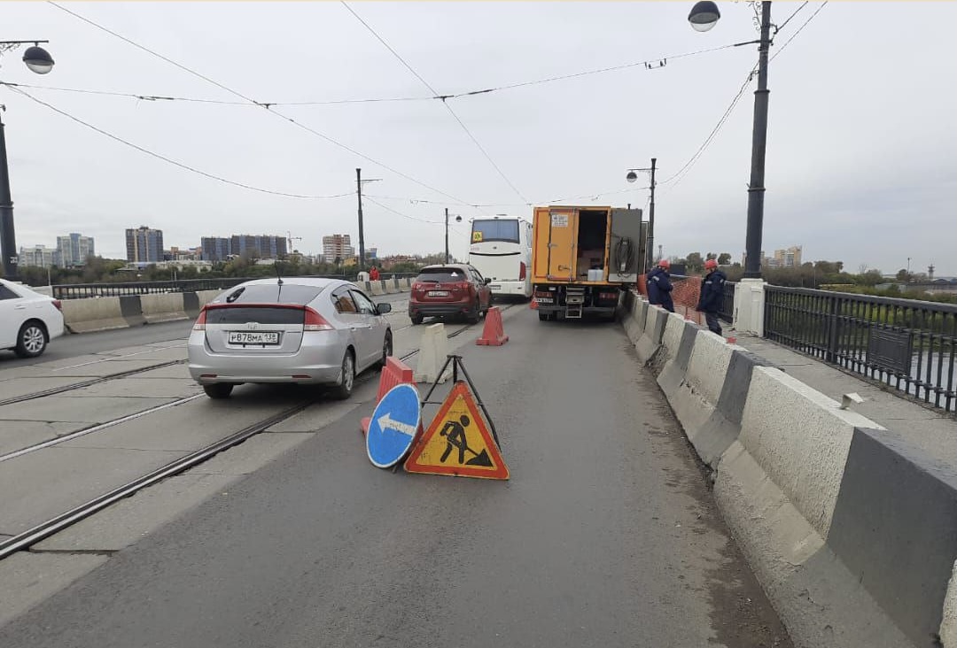 На Глазковском мосту ограничено движение