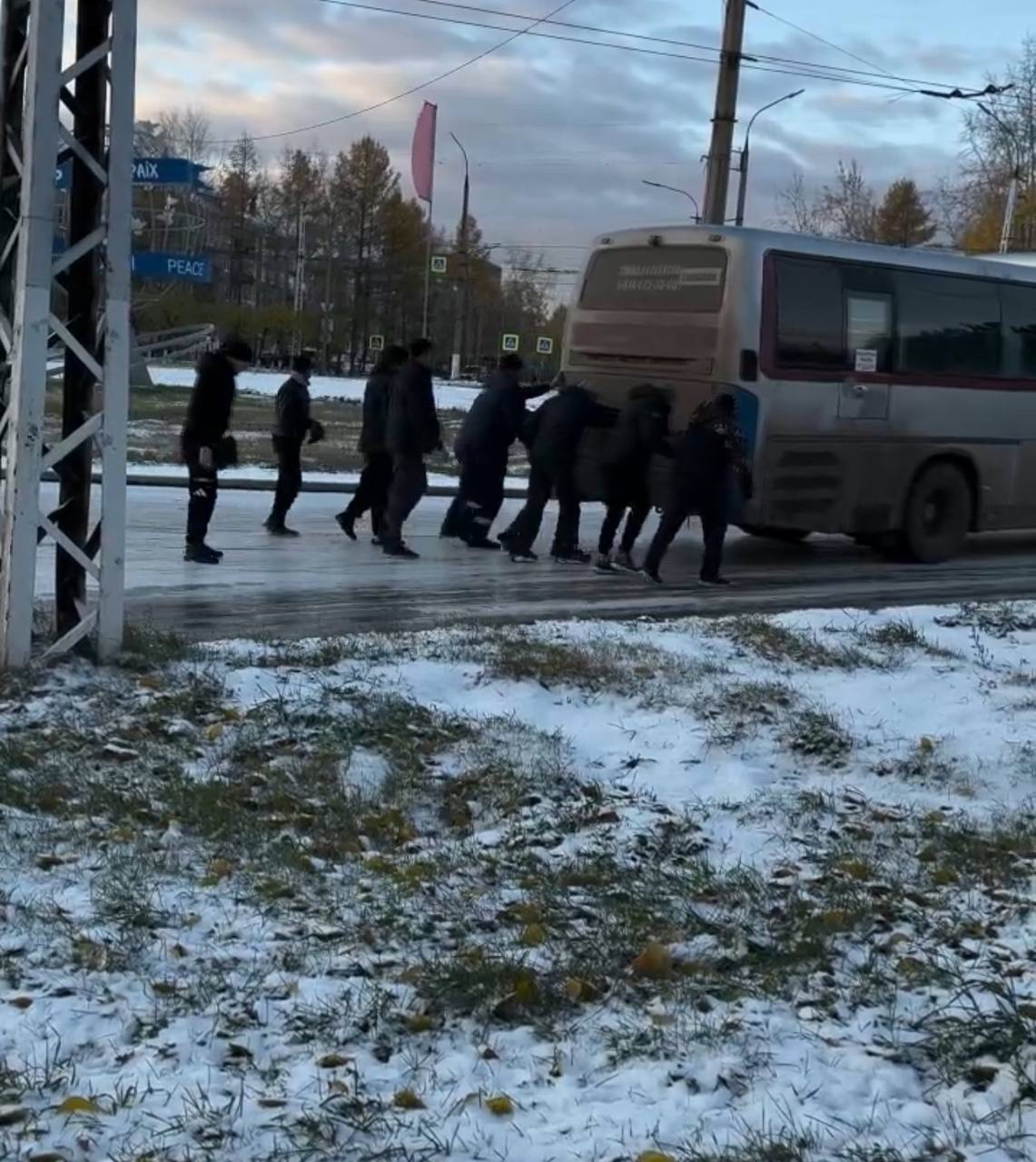 В Братске сегодня случился транспортный коллапс из-за гололеда