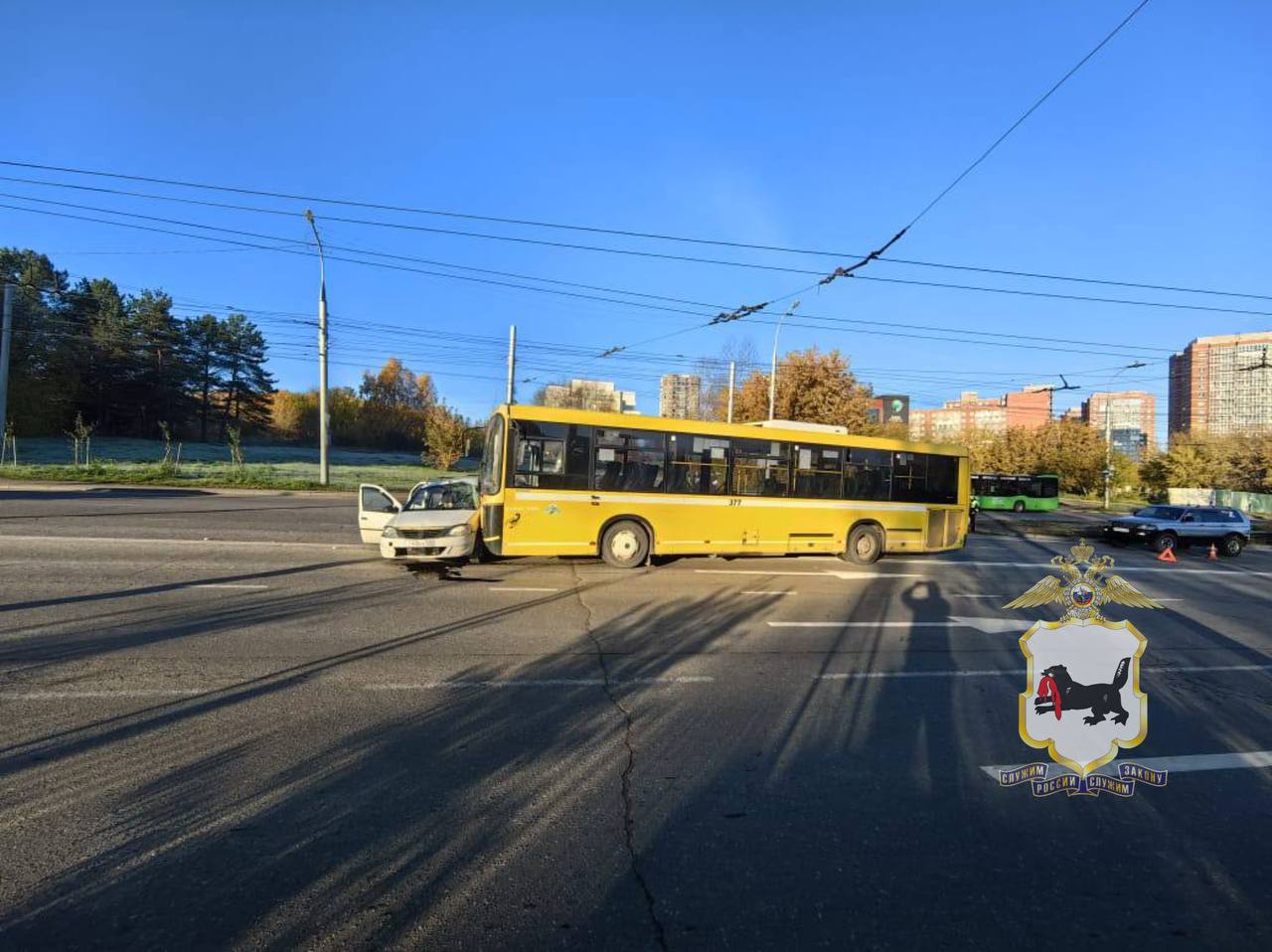 Пьяный водитель «Рено» врезался в автобус в Иркутске