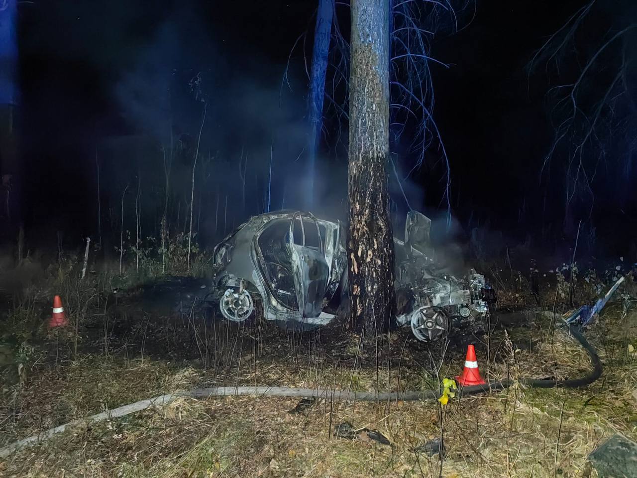 В Ангарске водитель врезался в дерево и погиб