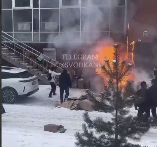 Подросток устроил пожар с помощью бенгальской свечи в Иркутске