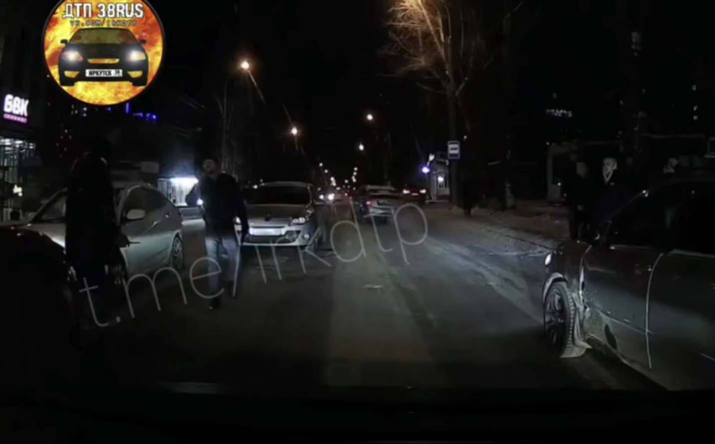 Разборки с ножом и перцовым баллончиком устроили водители на дороге в Иркутске (видео)