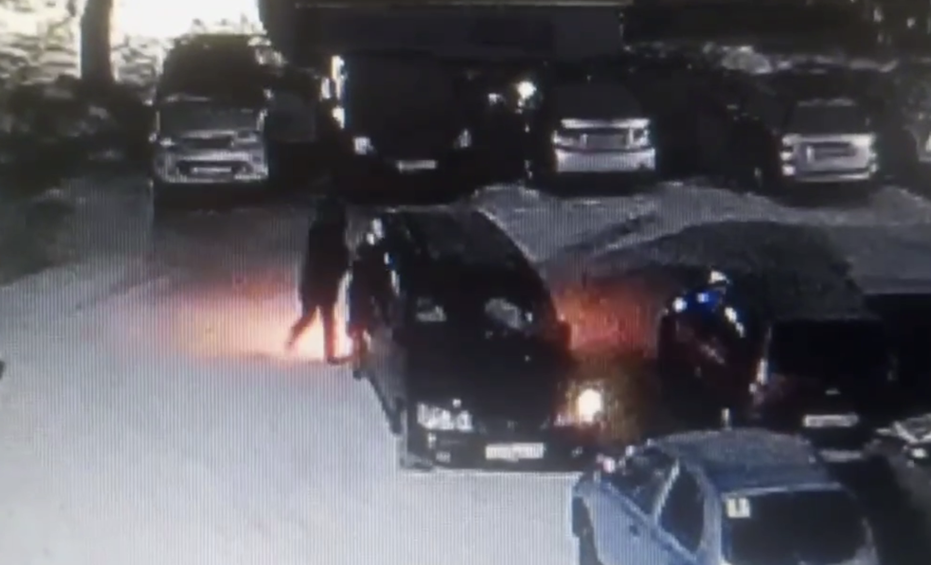 В Саянске девушка разбила стекло в автомобиле своей соперницы