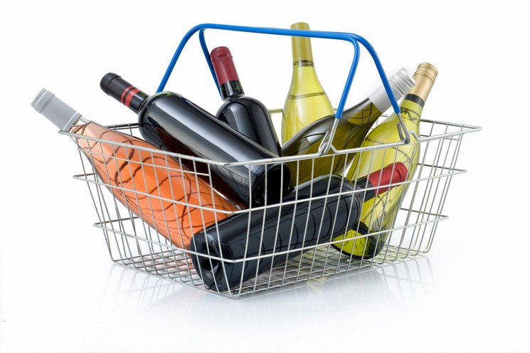 Похитил и всё выпил: полиция задержала вора вина и коньяка