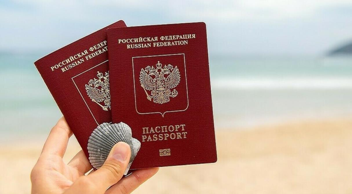 О технических сбоях при оформлении загранпаспорта предупредило МВД