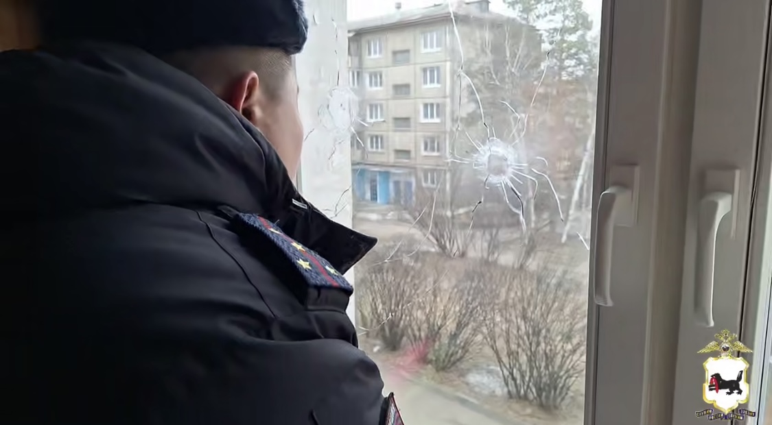 В Ангарске обстреляли окна одной из квартир многоэтажки