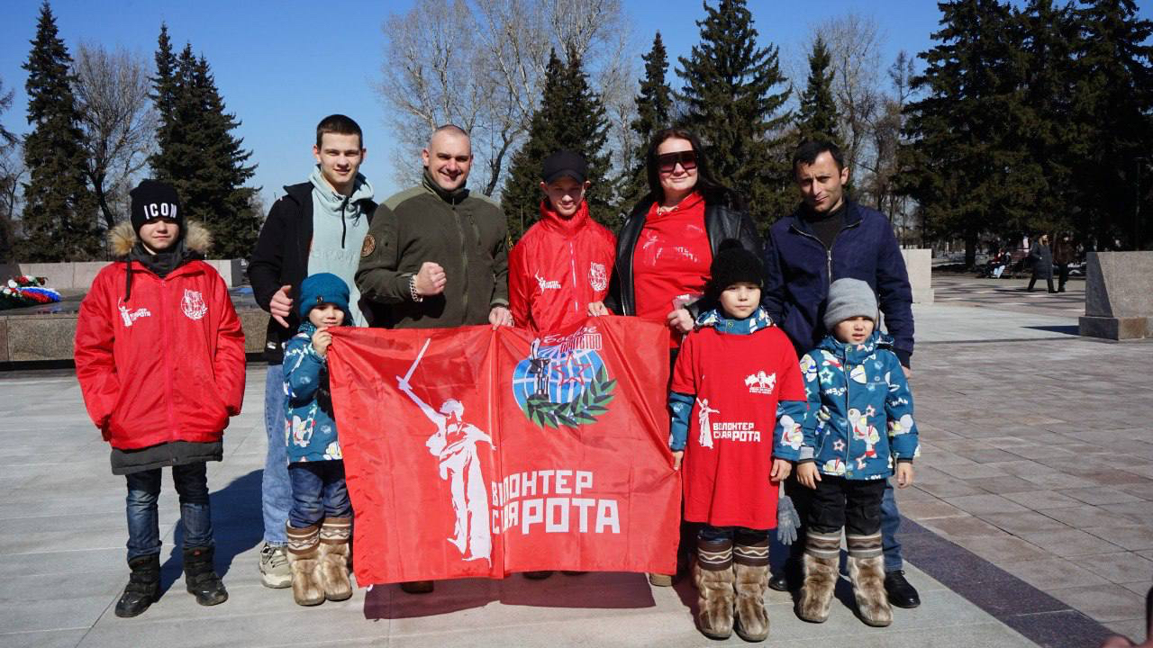 Иркутские депутаты приняли участие в митинге в честь воссоединения Крыма с Россией (фоторепортаж)