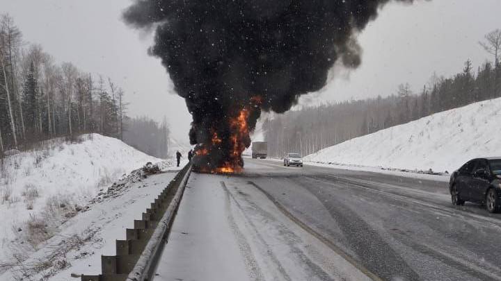 Грузовой автомобиль сгорел в Шелеховском районе