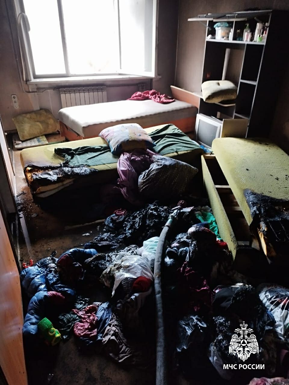 Мать и трехлетнего ребенка вытащили из горящей квартиры на Розы Люксембург