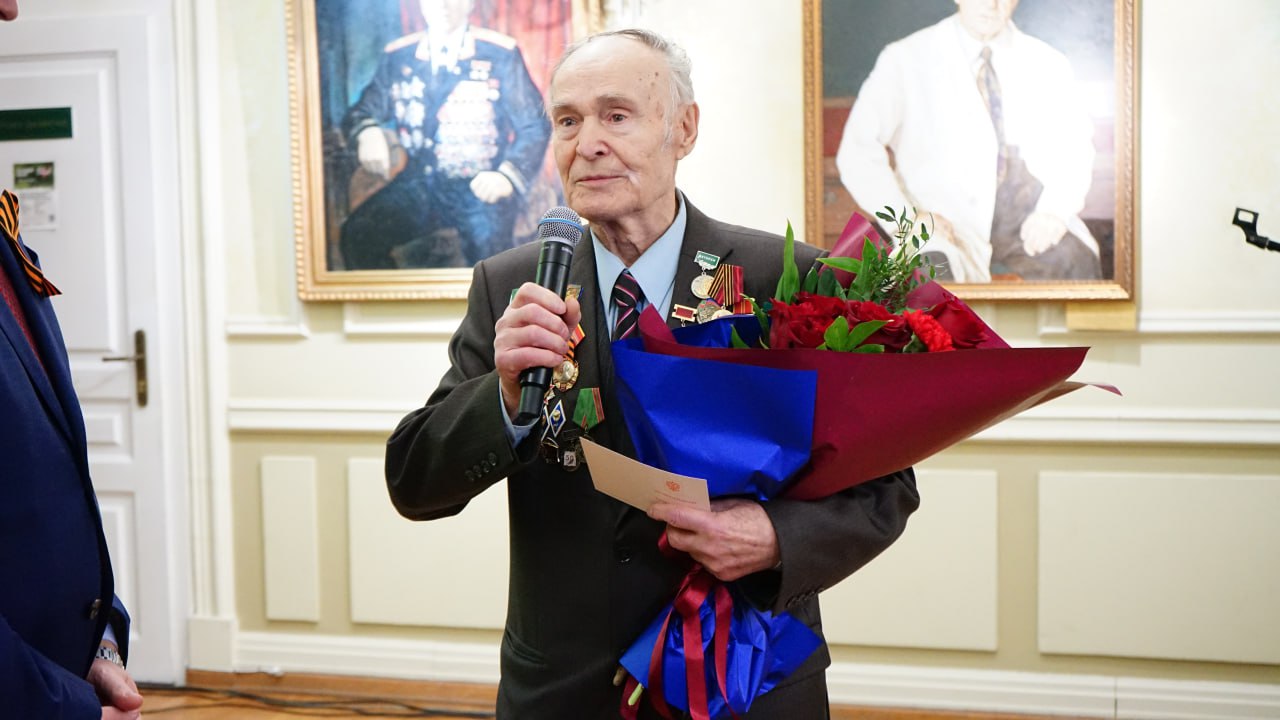 Юбилейные медали к 80–летию Победы вручили иркутским ветеранам (фоторепортаж)