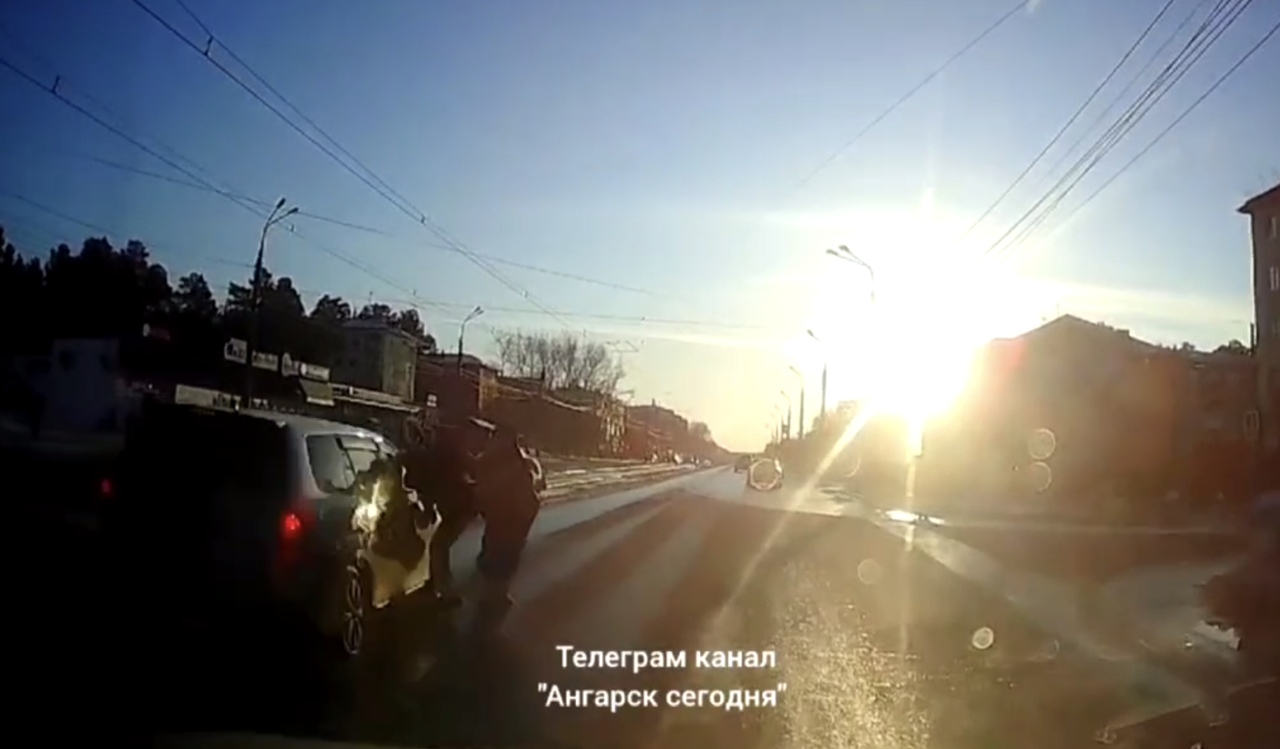 Автомобиль на высокой скорости сбил девушку на переходе в Ангарске