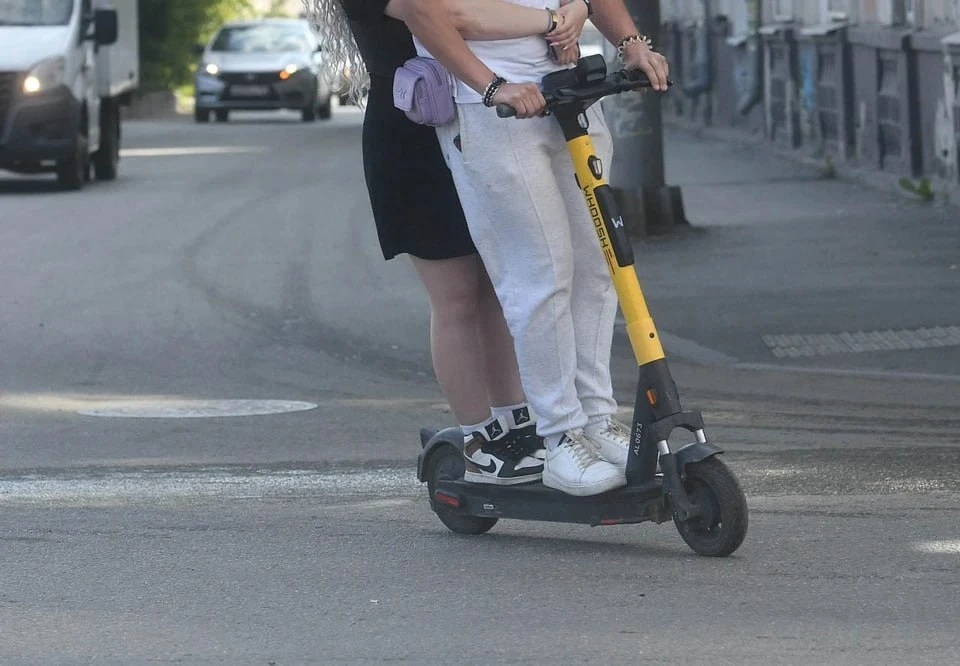 Пожаловаться на самокатчиков можно в чат-бот в Телеграме