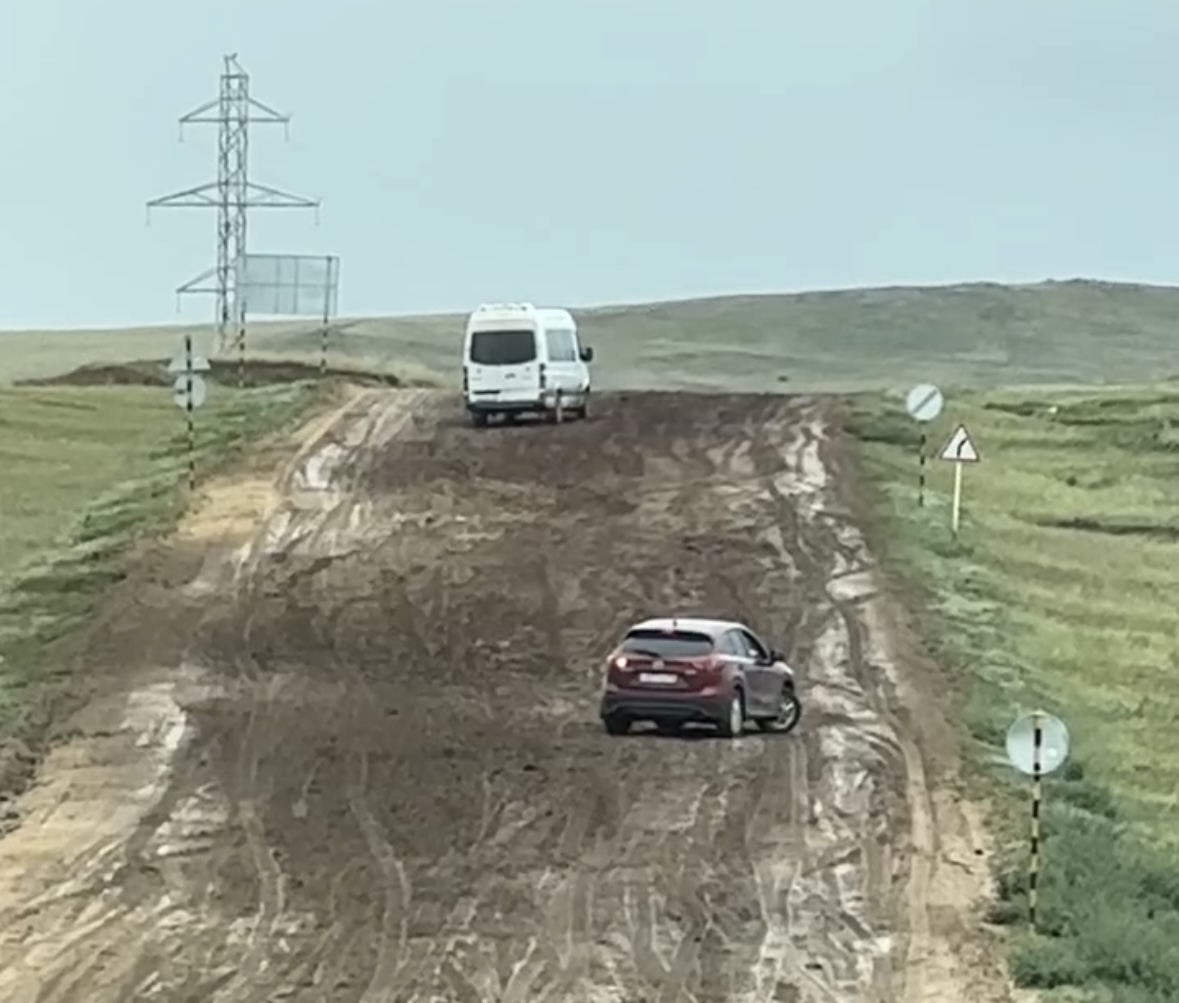 Туристы не могут выехать с Ольхона из-за размытых дорог