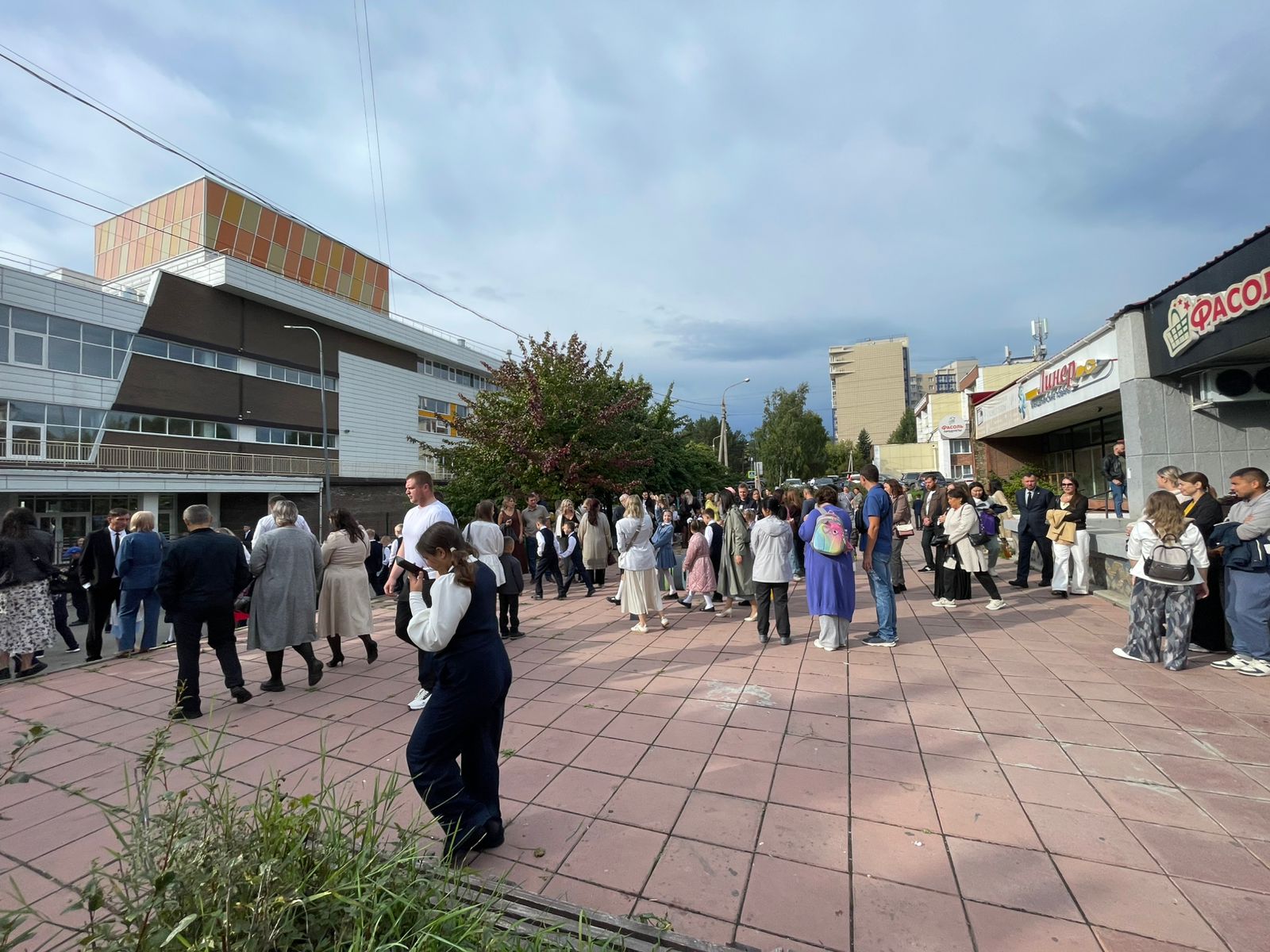 СК проверят школу №19 Иркутска из-за давки в гардеробе