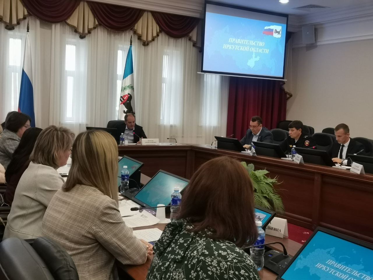 В областном правительстве ищут меры мотивации частных таксистов регистрироваться как самозанятые