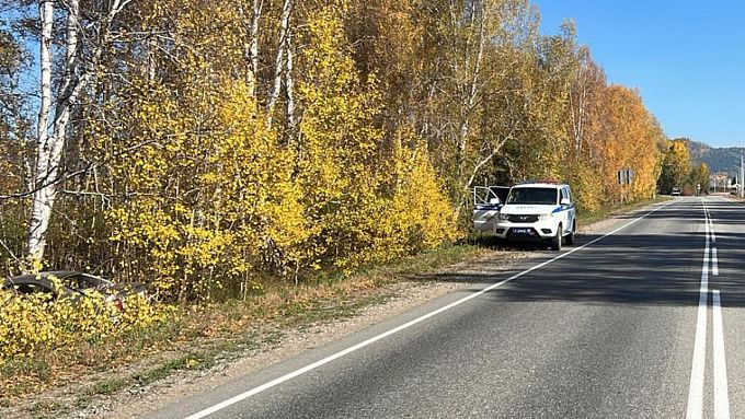 Водитель уснул за рулем и врезался в дерево на трассе Иpкyтcк – Улaн-Удэ – Читa