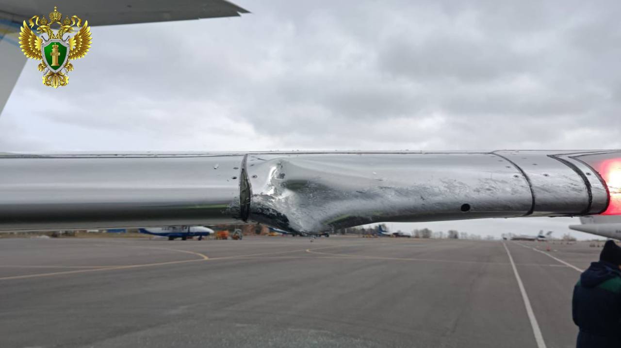 Самолет задел крылом автобус в иркутском аэропорту