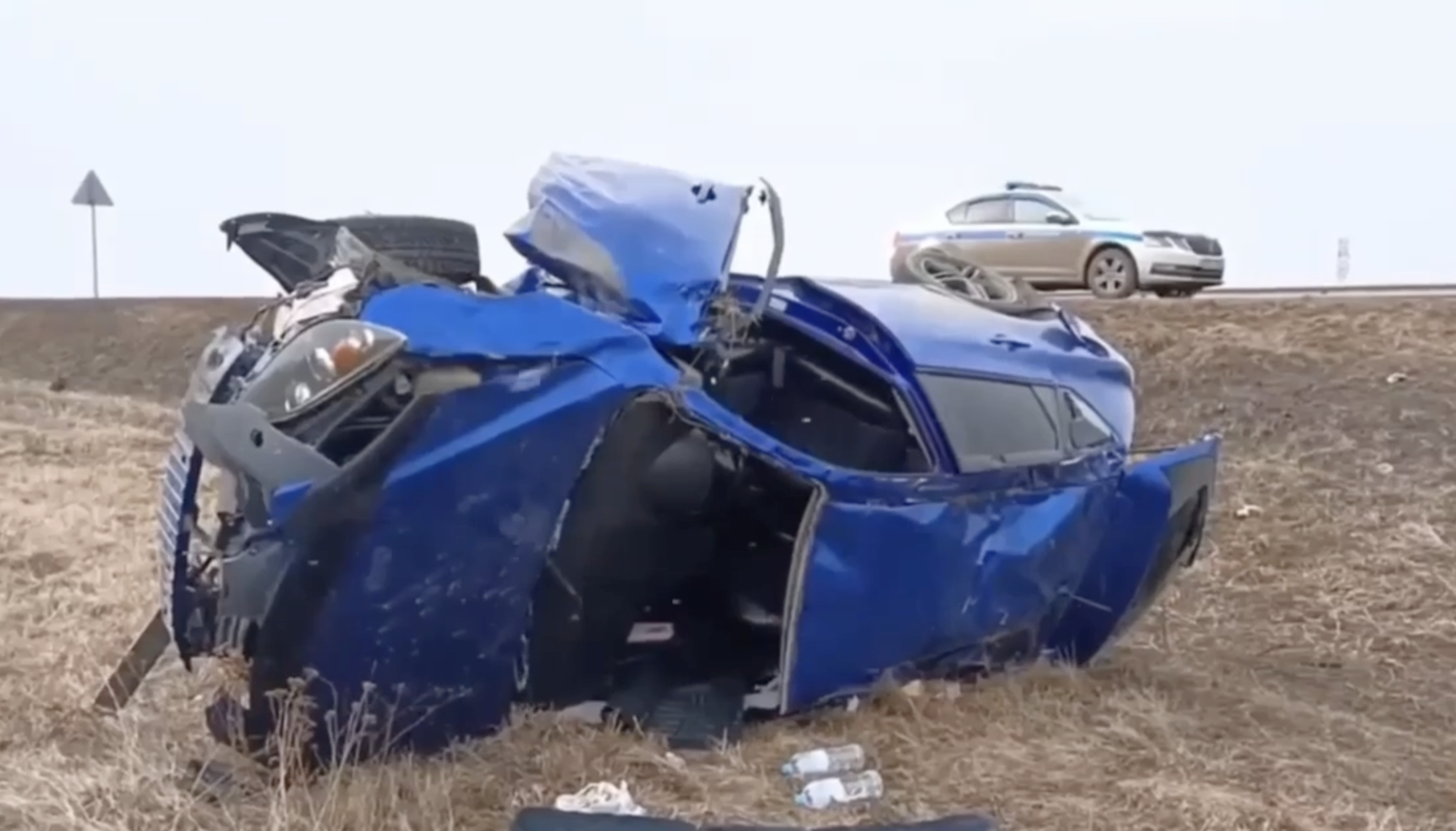 машина перевернулась