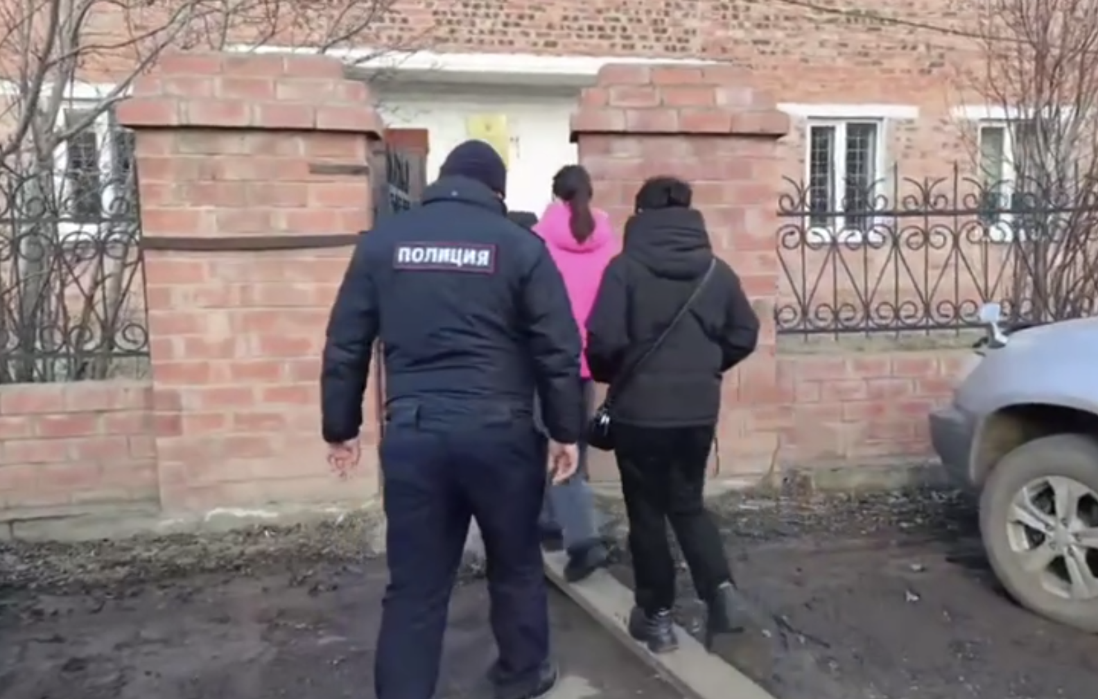 Избили школьницу