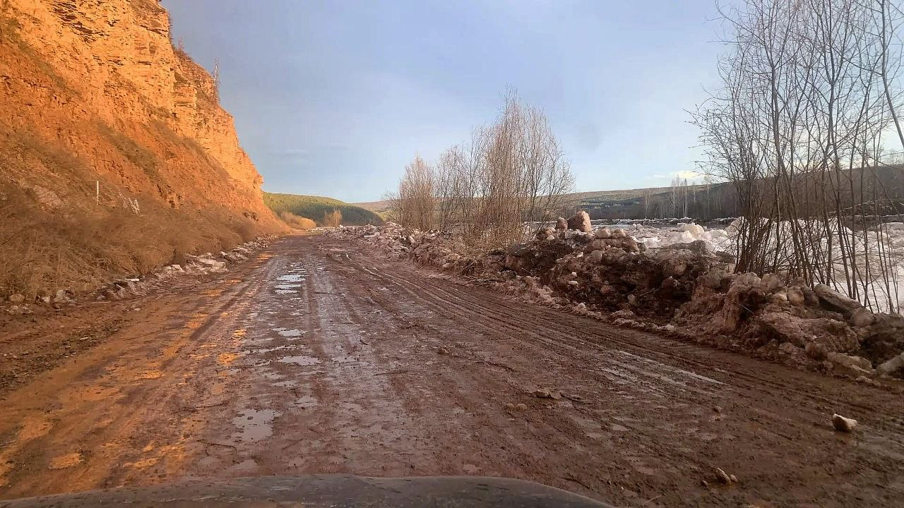 В Жигаловском районе затопило дорогу