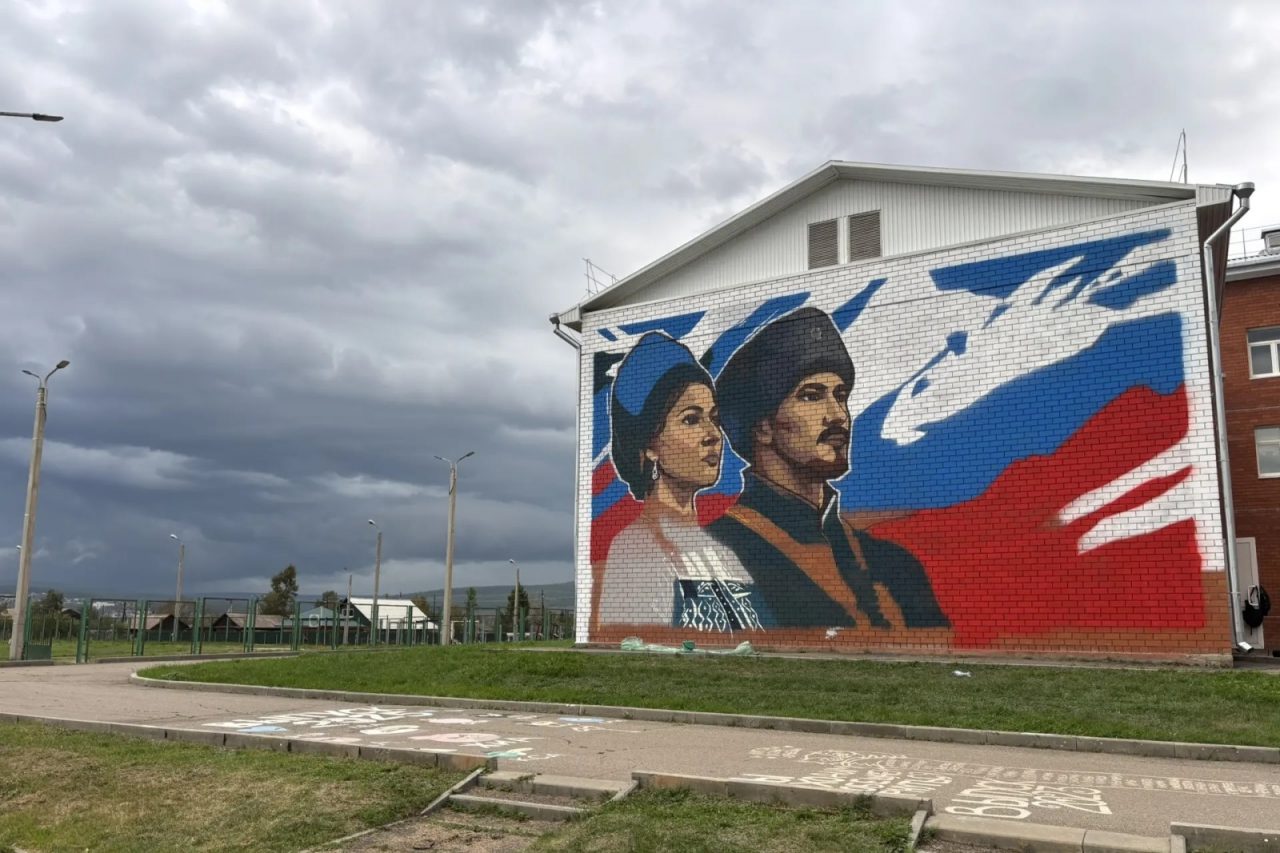 Муралы по всему Приангарью рисуют художники проекта «Музей под открытым небом»