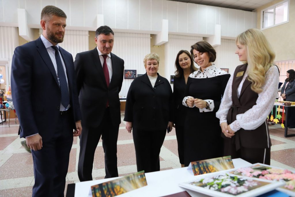 В Иркутске прошел прием мэра, посвященный Дню учителя (фоторепортаж)