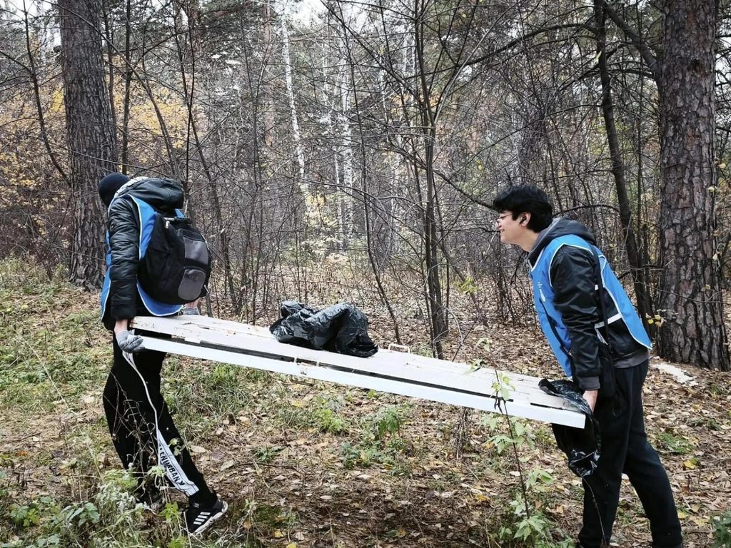 Большой субботник прошел в Иркутске (фоторепортаж)