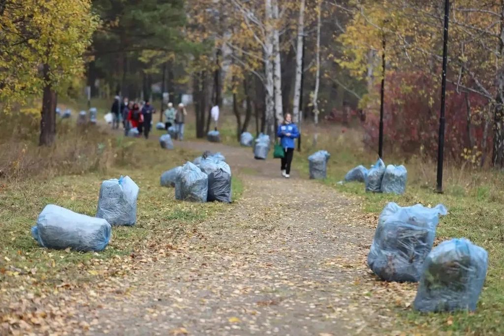 Большой субботник прошел в Иркутске (фоторепортаж)