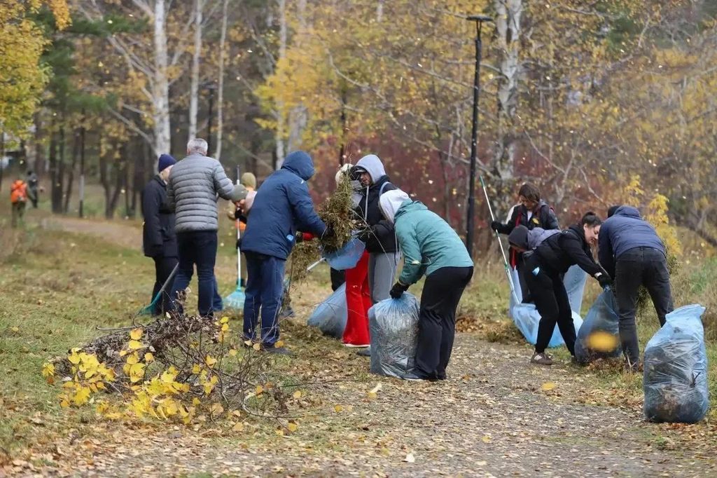 Большой субботник прошел в Иркутске (фоторепортаж)